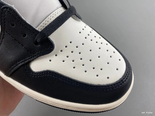CZ0790-102 1 Air OG Low Mocha Jordan 0822